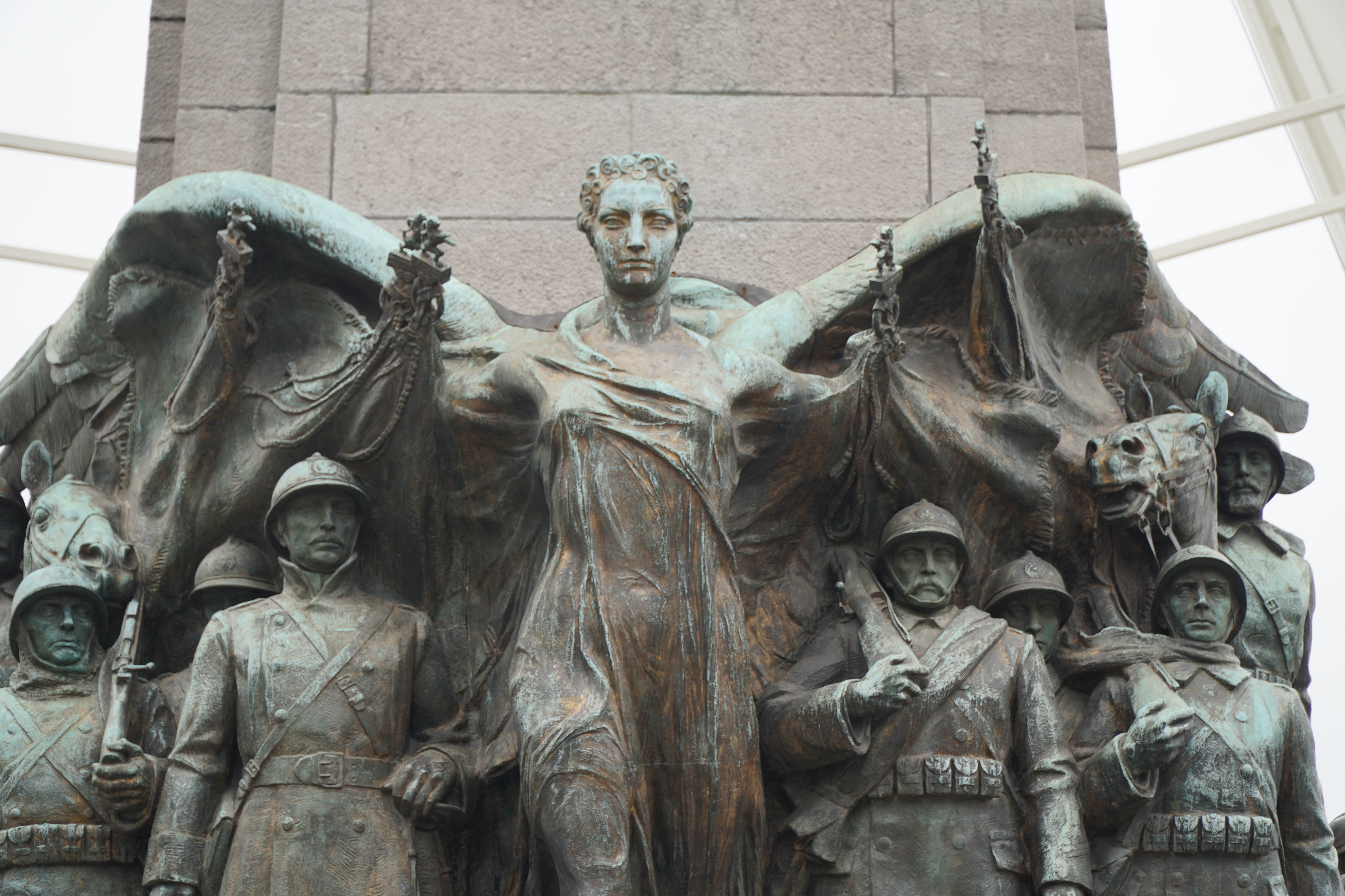 Mémoire et monuments : quand les pierres racontent notre histoire